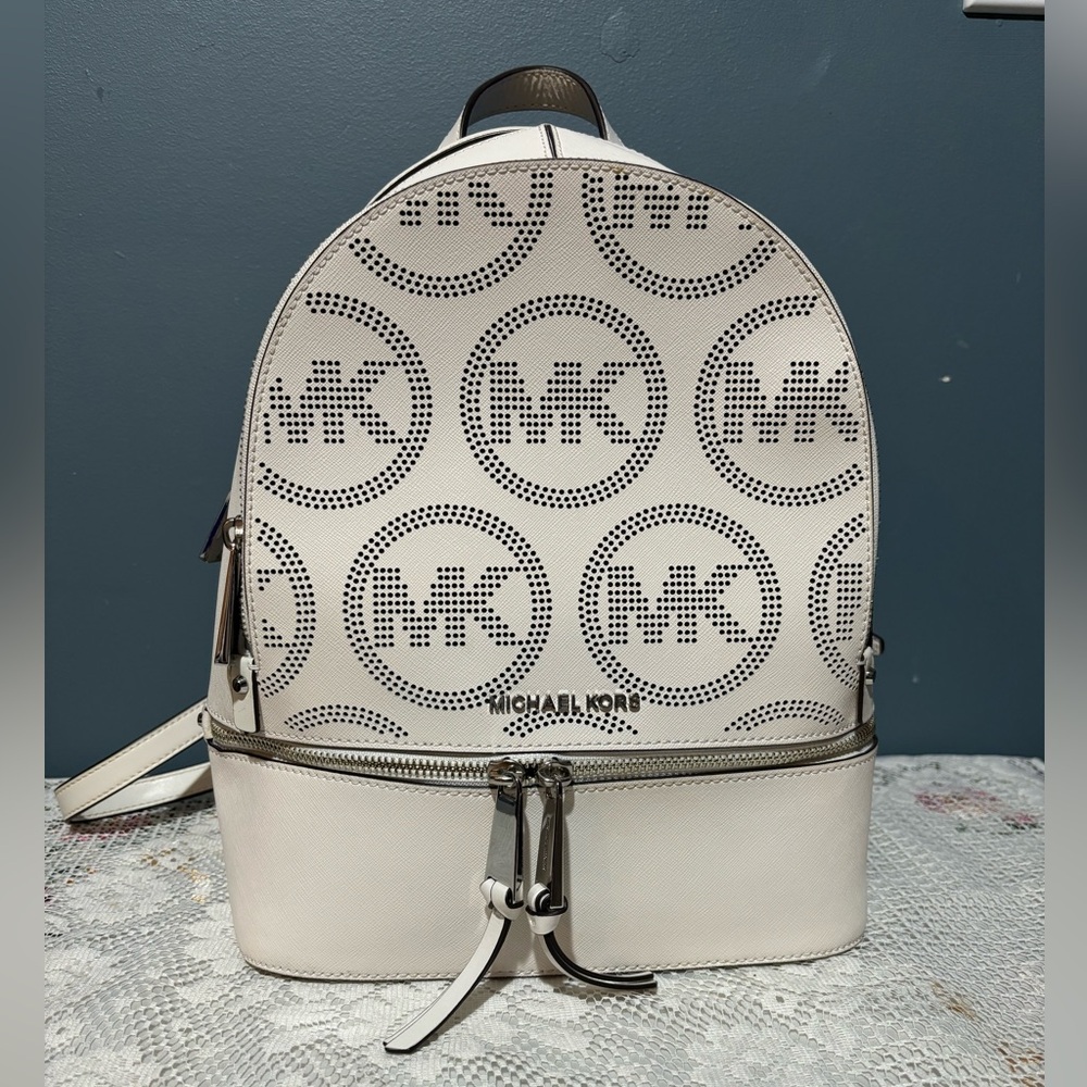 Micheal kors Rhea Optic White backpack 💥💥 NWOT